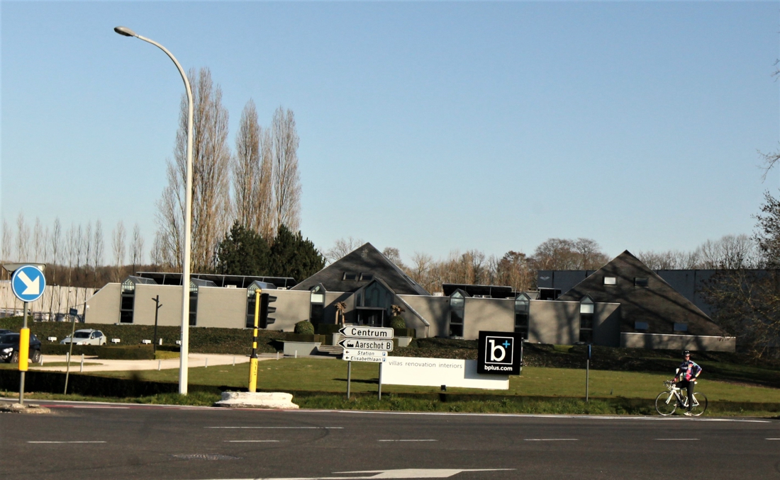 Gaan zwaaien aan het raam van oma: mag dat wel? (Tremelo) | Het Nieuwsblad