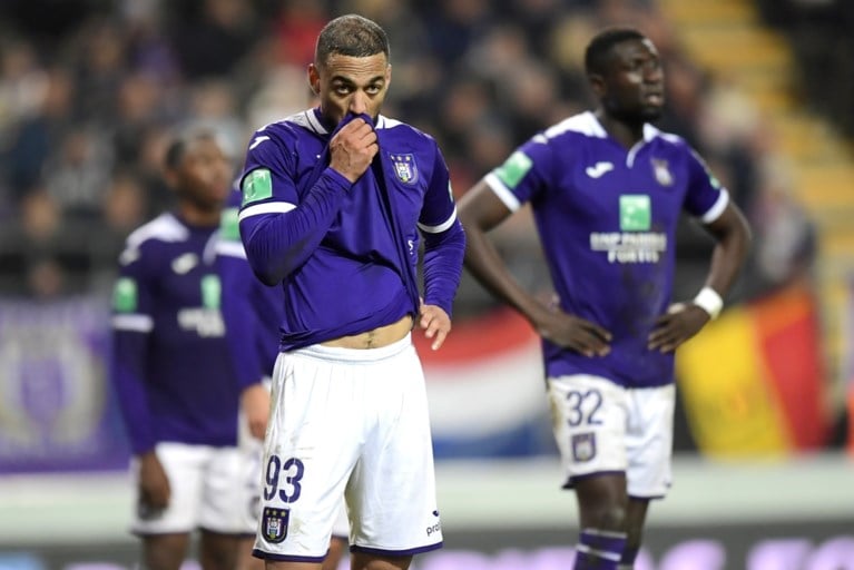 Roofe hoopt dat Premier League niet in de voetsporen van België treedt: “Ik wou nog spelen, er kon nog zoveel gebeuren”