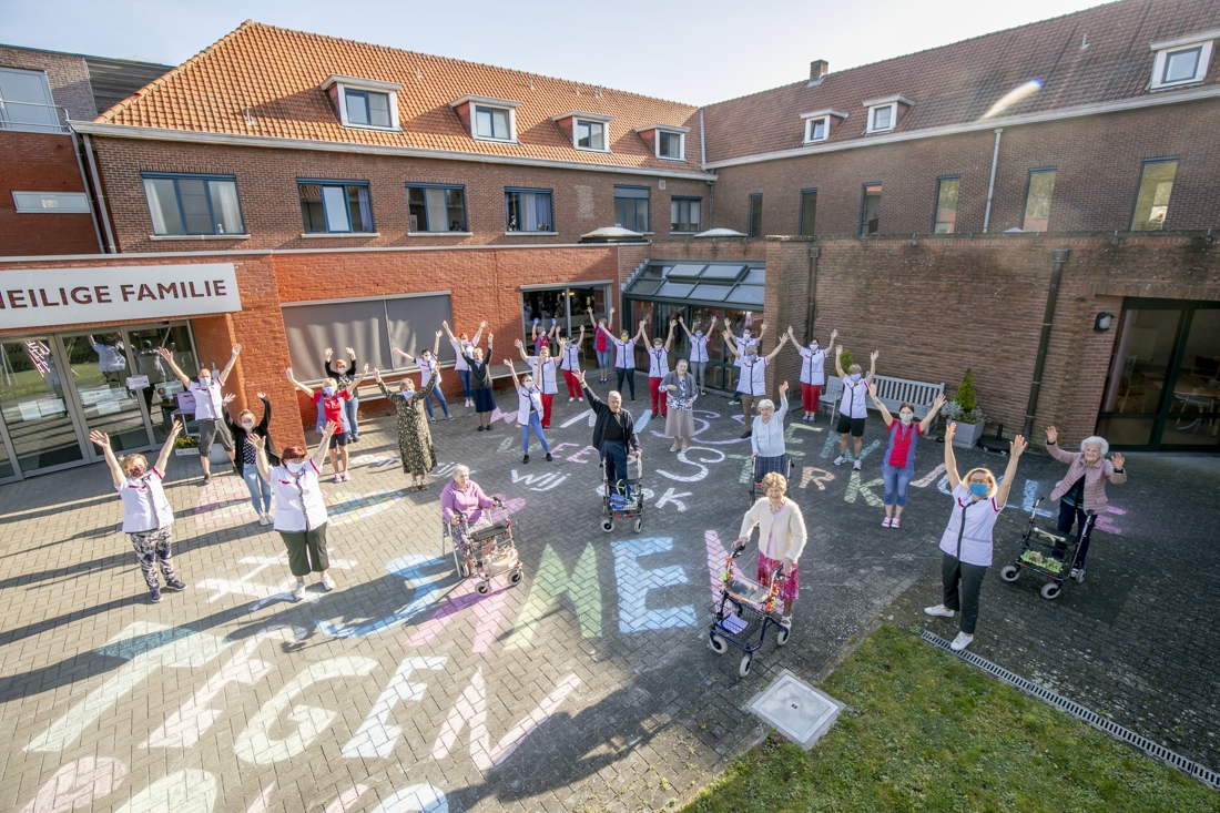 Personeel rusthuis brengt kleur met krijt: “Onze bewoners kr... (Heist