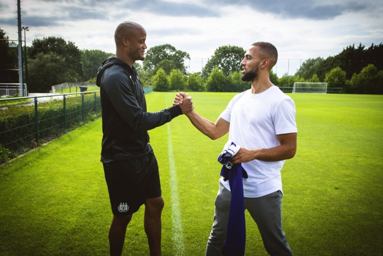 Roofe hoopt dat Premier League niet in de voetsporen van België treedt: “Ik wou nog spelen, er kon nog zoveel gebeuren”
