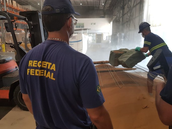 Halve ton cocaïne in lading dierenvoer voor Antwerpen onderschept