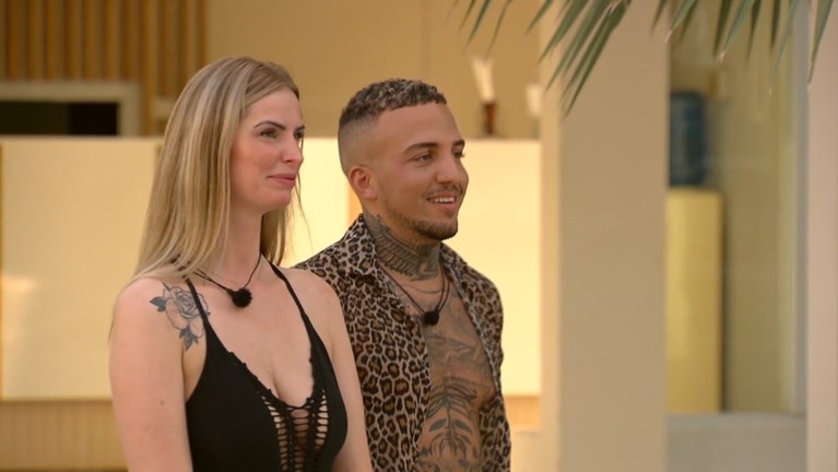 Nieuw koppel ziet de uitdaging op ‘Temptation island’ niet: “Waarom kunnen die idioten niet volhouden?”