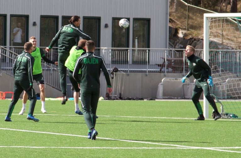 Zlatan Ibrahimovic blijft zijn kunstjes etaleren op training bij het Zweedse Hammarby