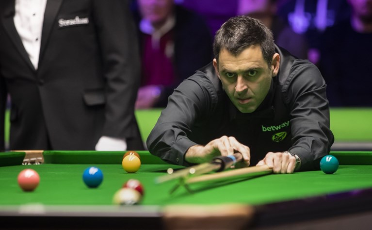 Snookerlegende Ronnie O’Sullivan geeft toe dat hij door drank- en drugsgebruik “9 jaar” verloren heeft: “Ik feestte echt teveel”