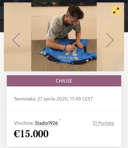 Historisch truitje van Dries Mertens levert duizenden euro’s op voor goede doel dankzij opmerkelijke koper