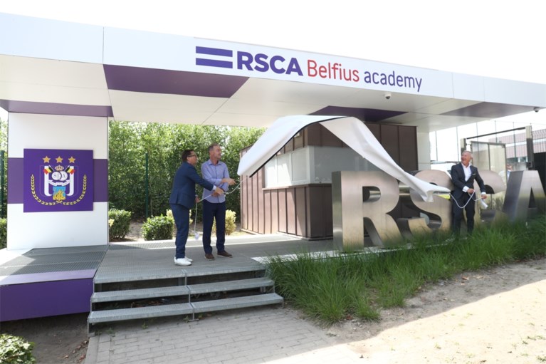 Na 40 jaar nieuwe shirtsponsor voor Anderlecht? Belfius lijkt BNP Paribas Fortis te vervangen