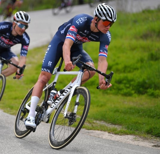 UCI herbekijkt regels voor deelname van ploegen: lonkt de Tour voor Mathieu van der Poel?