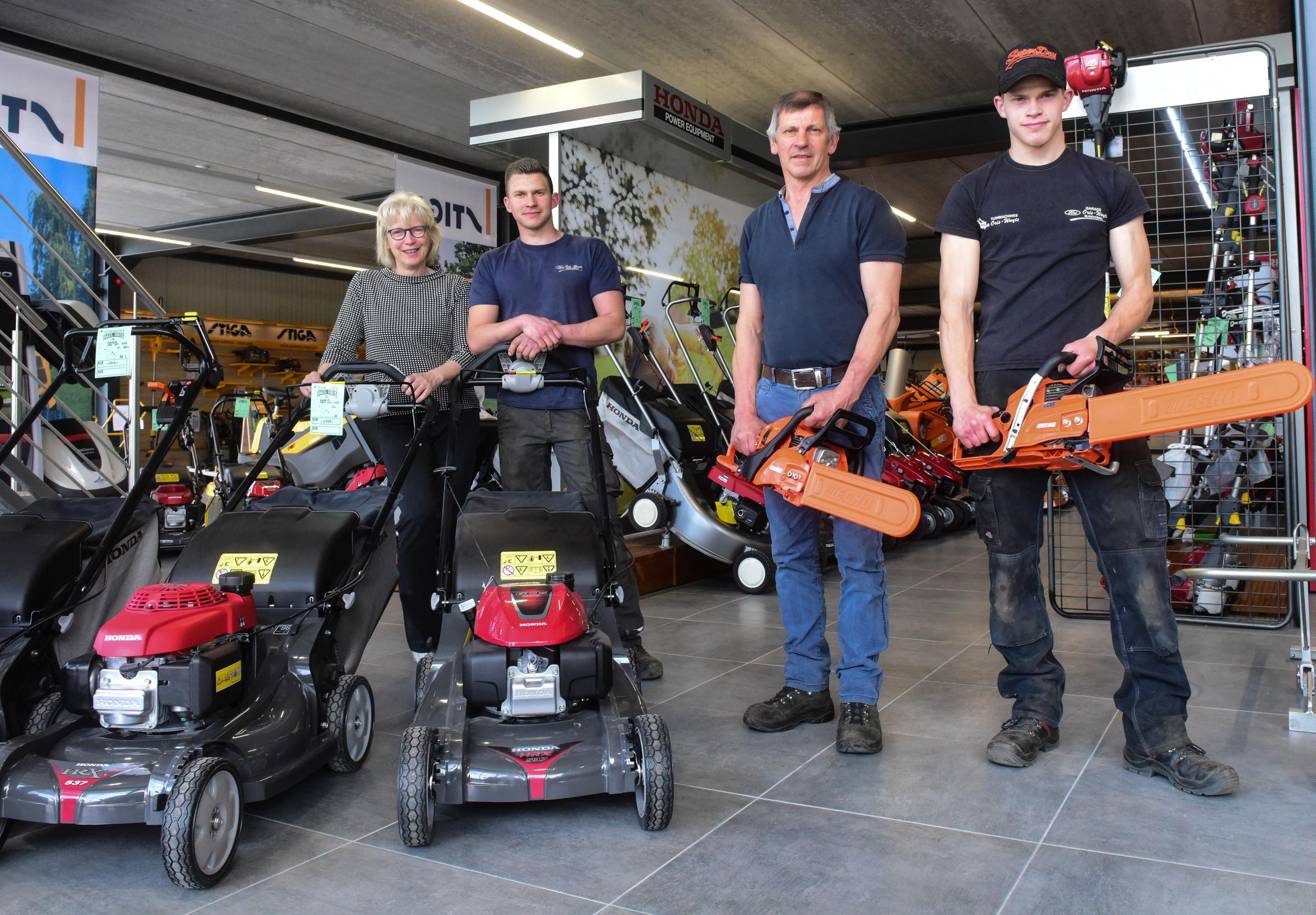 Eindelijk eerste klanten in tuinmachine showroom Rijkevorsel