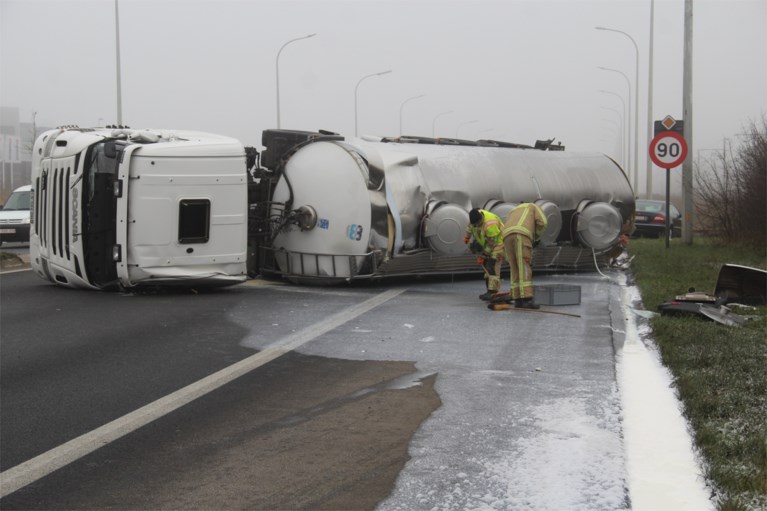 Na 28.000 liter melk nu 28 ton spinazie op zelfde plek door gekantelde vrachtwagen