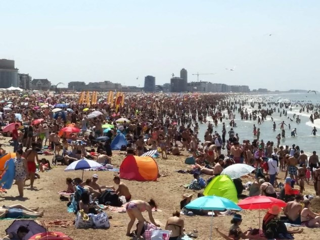 Topoverleg over zomer aan de kust: dagjestoeristen zijn de klos, maar hoe  gaan de burgemeesters dat regelen? | Het Nieuwsblad Mobile