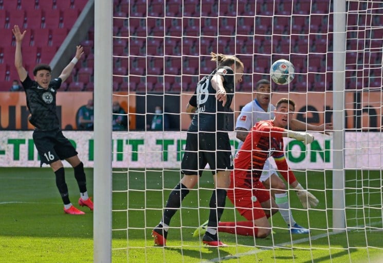 Thorgan Hazard laat zich meteen zien bij herstart van Bundesliga en zet met Borussia Dortmund leider Bayern onder druk