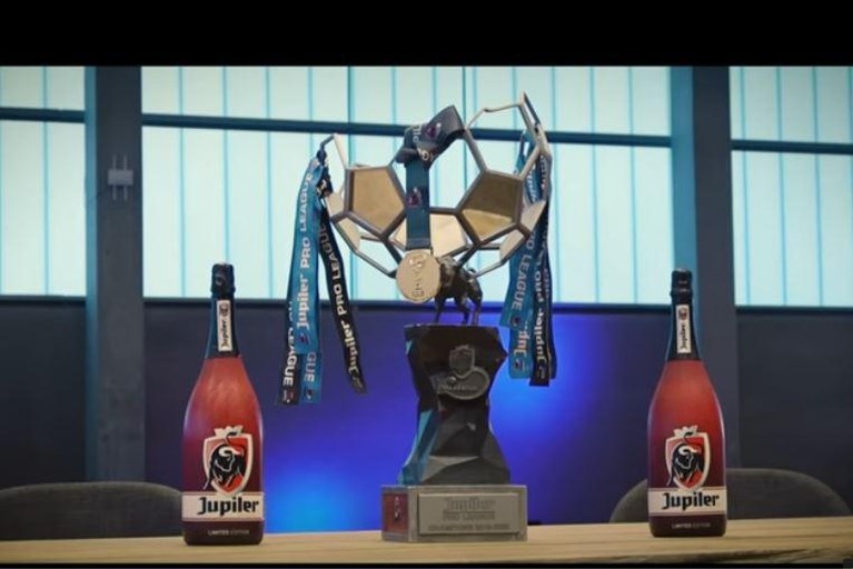 Kersvers kampioen Club Brugge viert titel met deejay Clinton Mata én “titelwedstrijd”