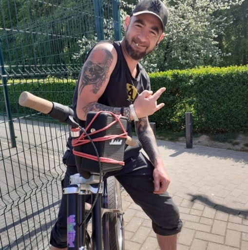 Politie vindt koppel doorzeefd met kogels op oevers van visvijver, speurders staan voor groot mysterie