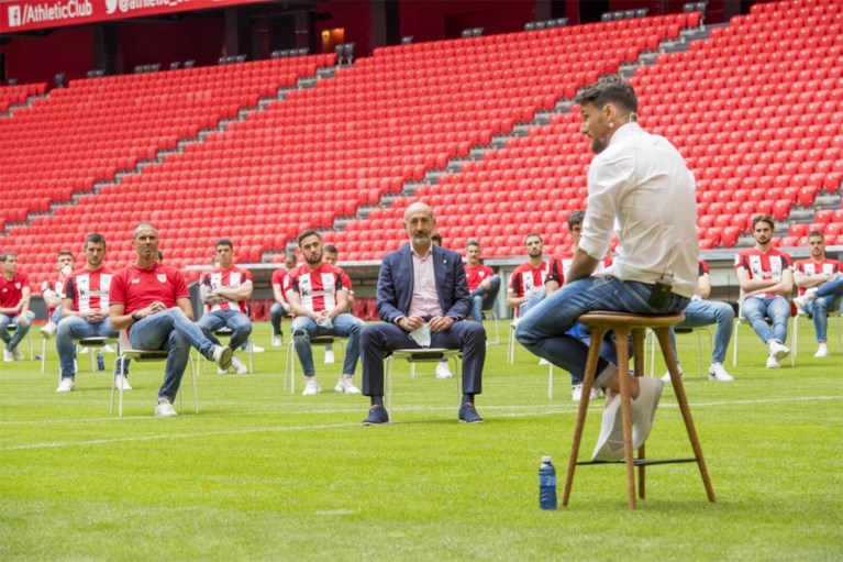 Mooie beelden: cultspits Aduriz vraagt intiem afscheid, maar krijgt indrukwekkend eerbetoon van Athletic Bilbao