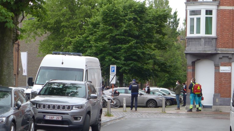 Speciale eenheden halen verschanste man (33) uit woning in Kortrijk