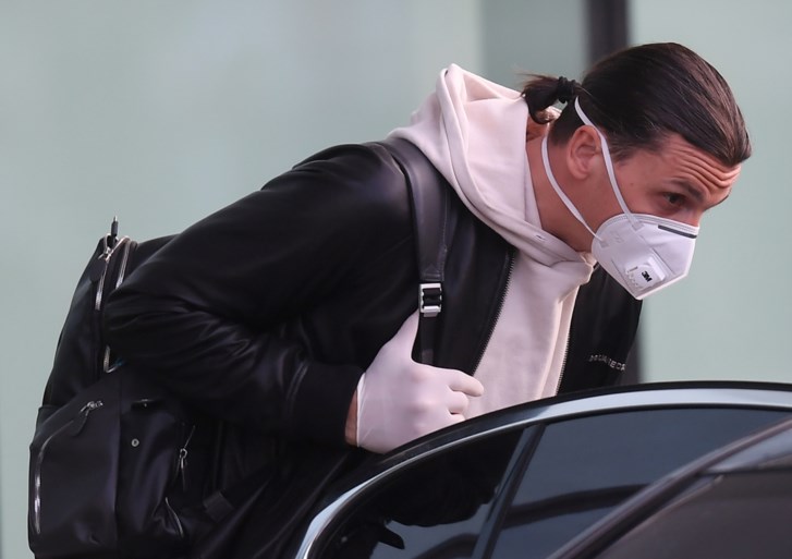 Niet zo slim, Zlatan: Zweedse spits snelt met niet-geregistreerde Ferrari door Stockholm