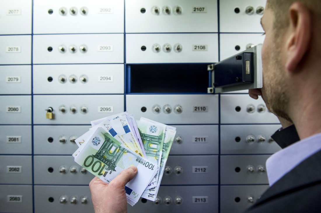 https://static.nieuwsblad.be/Assets/Images_Upload/2020/05/25/f4574ce4-9e34-11ea-8bf6-a0cda41beda4_web_scale_0.0811688_0.0811688__.jpg?nomaxheight=460&nomaxwidth=638&scale=both https://static.nieuwsblad.be/Assets/Images_Upload/2020/05/25/f4574ce4-9e34-11ea-8bf6-a0cda41beda4_web_scale_0.0811688_0.0811688__.jpg?nomaxheight=460&nomaxwidth=638&scale=both