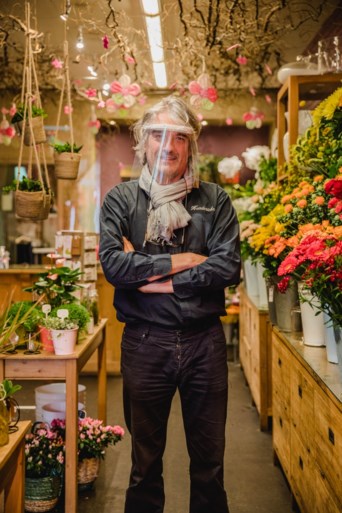 Berchemse handelaars gaan voor gezichtsmaskers in plaats van mondmaskers: “Dit vergemakkelijkt de communicatie”
