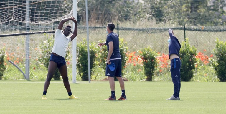 Brescia is de fratsen van Mario Balotelli spuugzat en wil zijn contract laten ontbinden