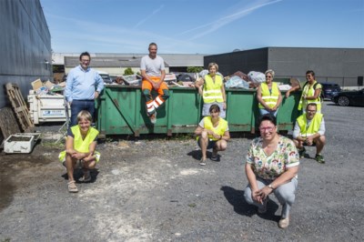 Zwembad Dicht Redders En Poetspersoneel Halen Container Vol Moorslede Het Nieuwsblad Mobile