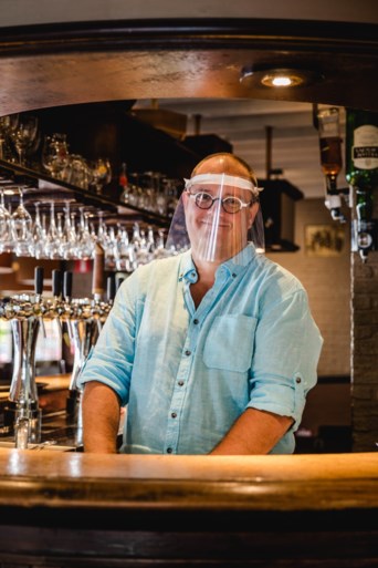Berchemse handelaars gaan voor gezichtsmaskers in plaats van mondmaskers: “Dit vergemakkelijkt de communicatie”