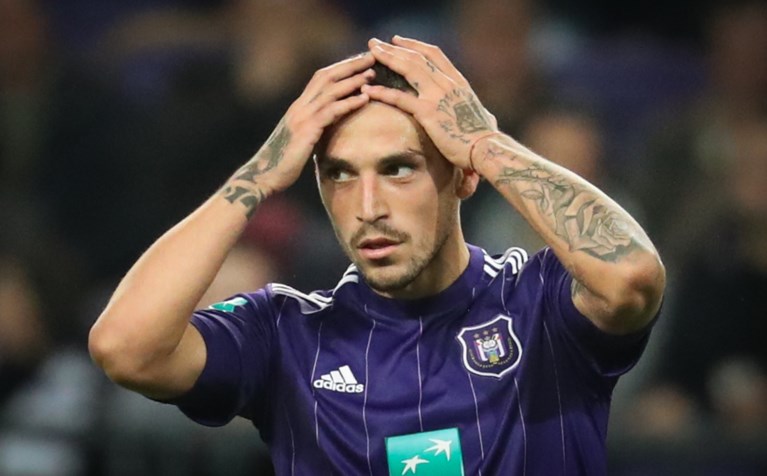 Ze was betrokken bij de transfer van Stanciu naar Anderlecht en stond ooit in de Playboy, nu wil Anamaria Prodan een club kopen