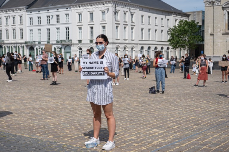 FOTO. Betogers kaarten politiegeweld aan op het Sint-Pietersplein