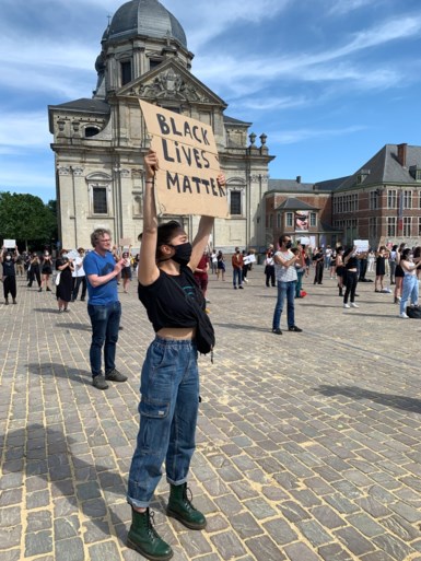 FOTO. Betogers kaarten politiegeweld aan op het Sint-Pietersplein
