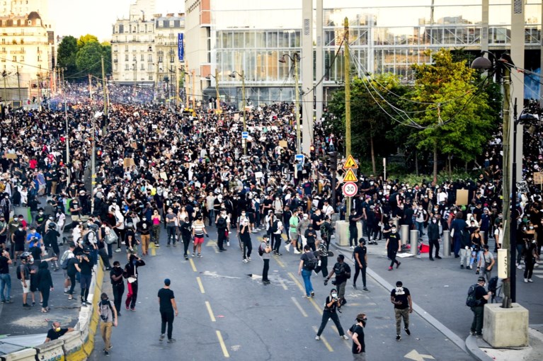 Verboden protest van 20.000 betogers in Parijs mondt uit in rellen