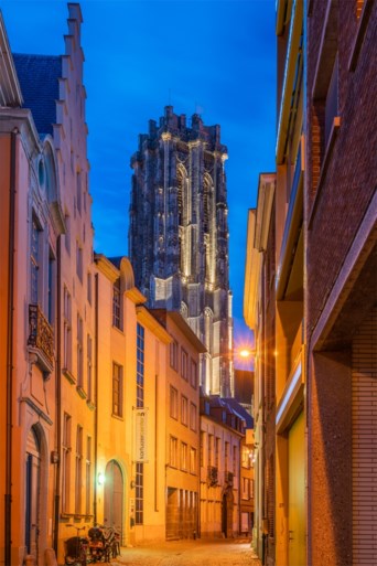 Torenverlichting met energiezuinige lampen aan Sint-Romboutskathedraal eerste keer uitgetest
