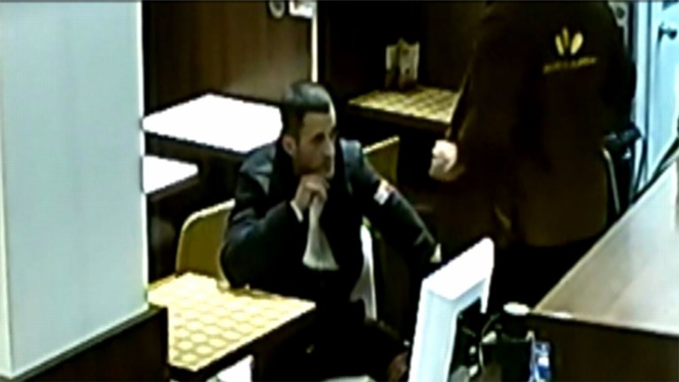 Man wil gouden ring stelen van 89-jarige vrouw