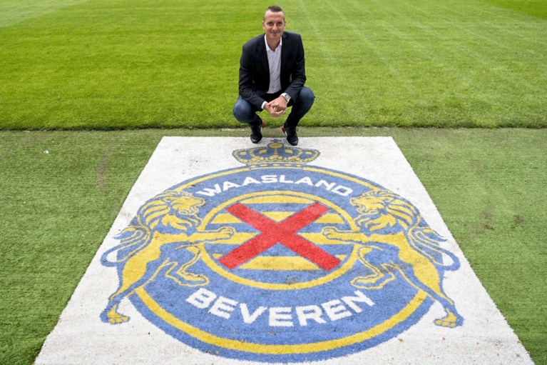 Nicky Hayen (39) voorgesteld als nieuwe trainer: “Waasland-Beveren opnieuw in een positief daglicht stellen”