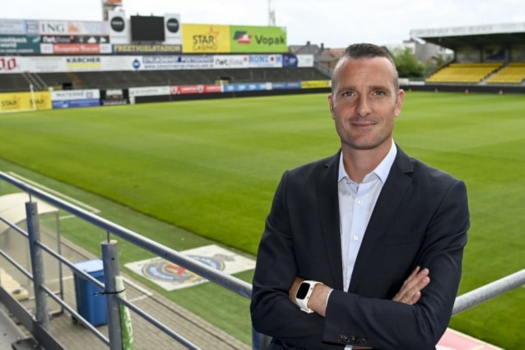 Nicky Hayen (39) voorgesteld als nieuwe trainer: “Waasland-Beveren opnieuw in een positief daglicht stellen”