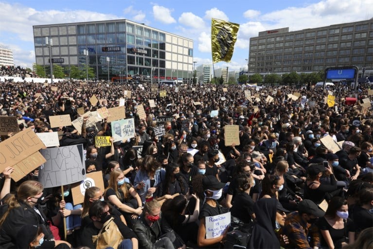 OVERZICHT. ‘Black Lives Matter’-betogingen in Antwerpen, Luik, Sydney, Parijs, Berlijn, Londen, Manchester...