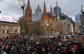 OVERZICHT. ‘Black Lives Matter’-betogingen in Antwerpen, Luik, Sydney, Parijs, Berlijn, Londen, Manchester...