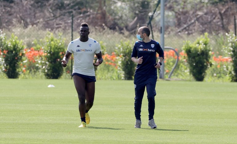 Brescia is de fratsen van Mario Balotelli spuugzat en wil zijn contract laten ontbinden
