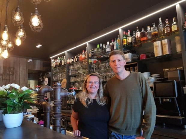 In deze cafés kan je zondag om middernacht al een pint drinken: “Op vraag van de klanten, we konden echt niet langer wachten”