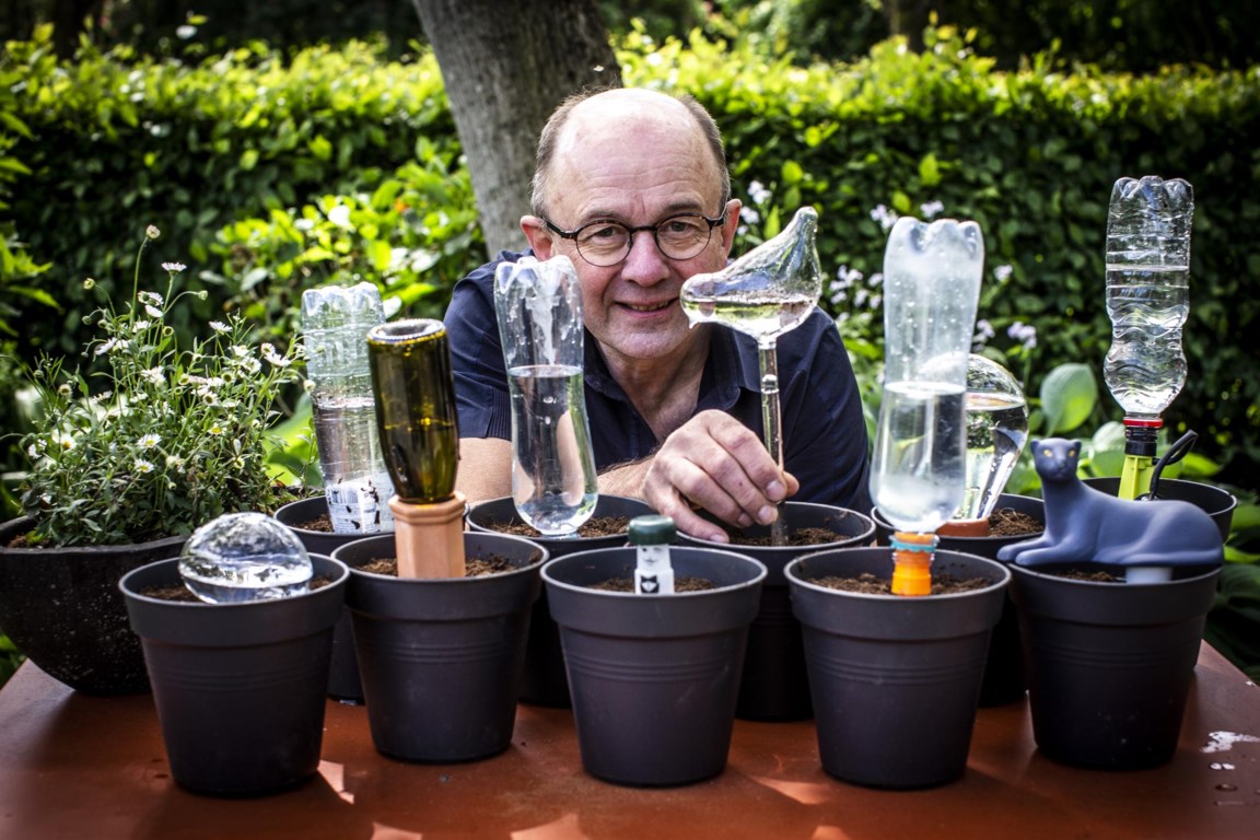 galerij Peregrination maniac Druppelsystemen die je planten water geven wanneer je niet thuis bent: het  klinkt zalig, maar werken ze ook? | Het Nieuwsblad Mobile