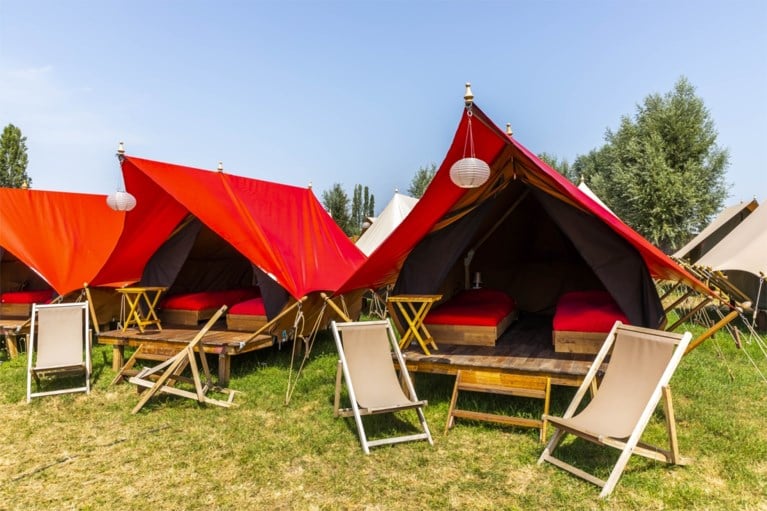 Camping Coucke: samen met Tomorrowland bouwt hij vakantiedorp in Durbuy met ‘sfeer van het festival’