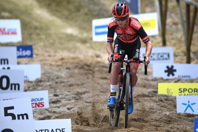Voor échte cross is het nog even te vroeg, maar toppers in het veld leveren nu al strijd in ‘Slag om Balenberg’