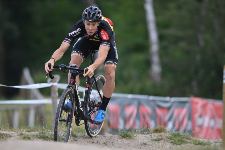 Voor échte cross is het nog even te vroeg, maar toppers in het veld leveren nu al strijd in ‘Slag om Balenberg’
