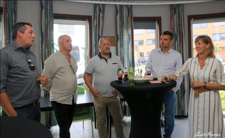 KFC Heusden schenkt kantinestock aan Sociaal Huis