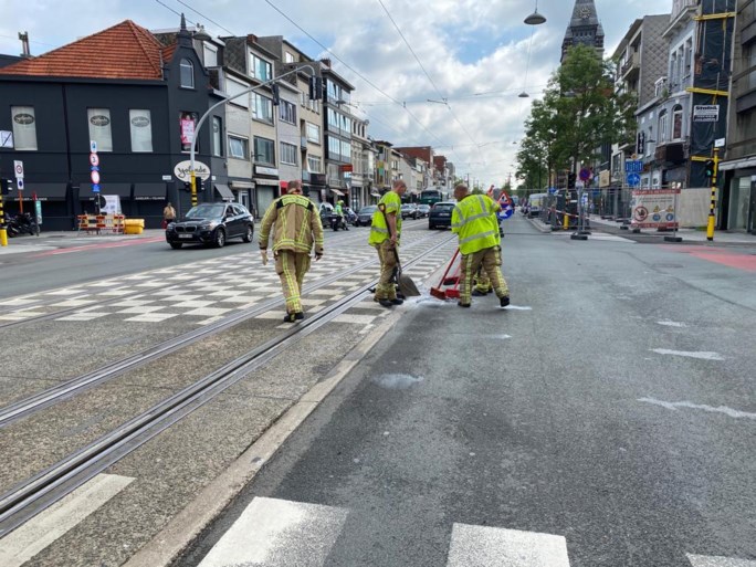 Vrachtwagen rijdt in flank van tram: geen gewonden