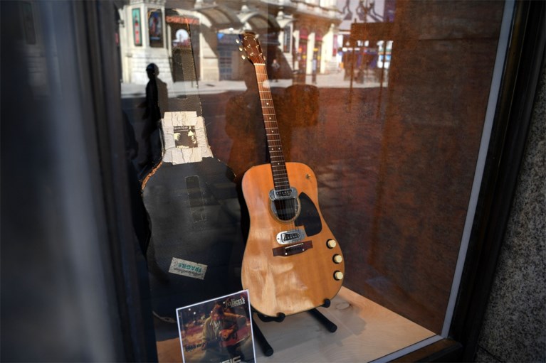 Gitaar van Kurt Cobain geveild voor recordbedrag van 6 miljoen dollar