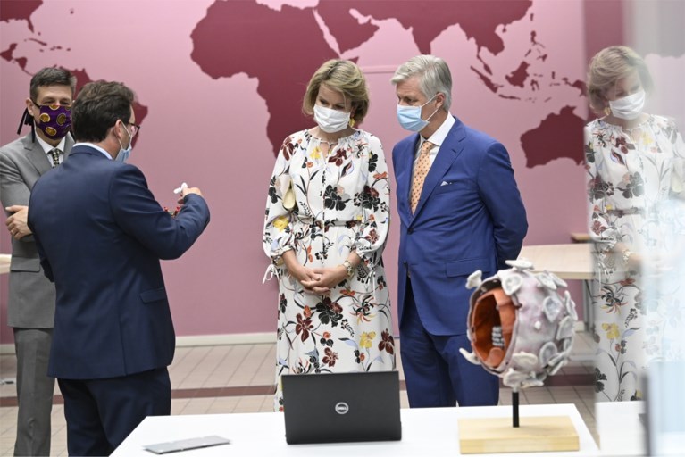 Koning Filip en koningin Mathilde brengen bezoek aan Tropisch Instituut in Antwerpen