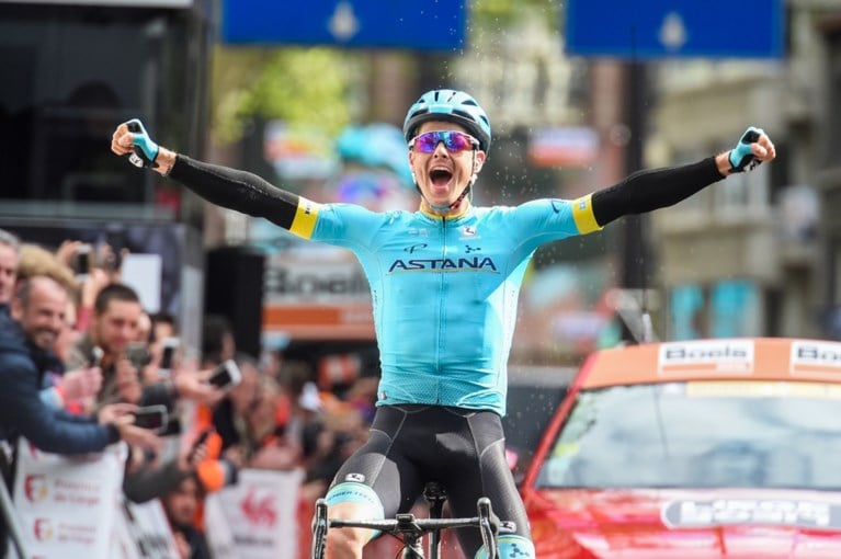 Nog maar eens lof voor Mathieu van der Poel, deze keer vanuit het peloton: “Ik kan me niet voorstellen hoe het is om non-stop te koersen”