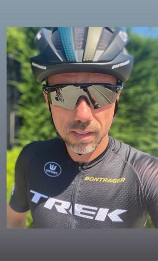 Thibau Nys lacht met oververhitte vader Sven op Instagram: “Hij traint zo graag met mij...”