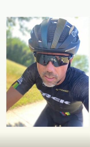Thibau Nys lacht met oververhitte vader Sven op Instagram: “Hij traint zo graag met mij...”