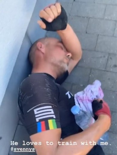 Thibau Nys lacht met oververhitte vader Sven op Instagram: “Hij traint zo graag met mij...”