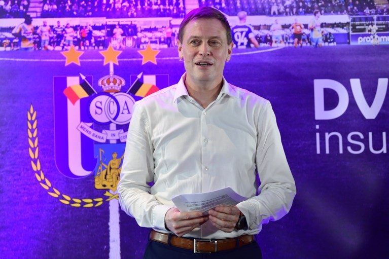 Anderlecht stelt nieuwe truitjes voor, met Candriam en DVV als twee nieuwe partners: “Op zoek naar de successen van vroeger”